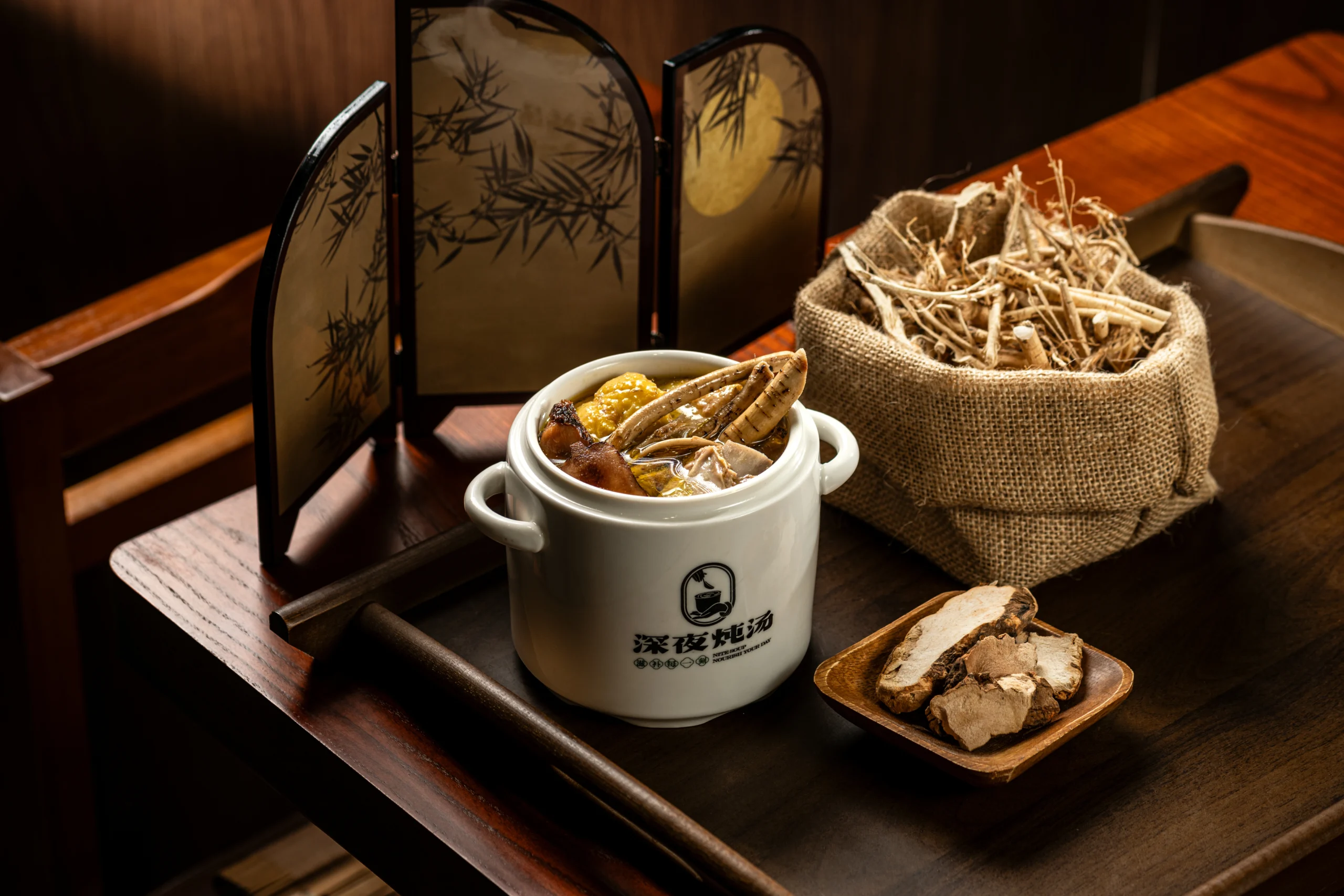 健脾祛湿·补中益气｜五指毛桃土鸡汤｜Spleen Tonic · Ficus Root Chicken Soup
