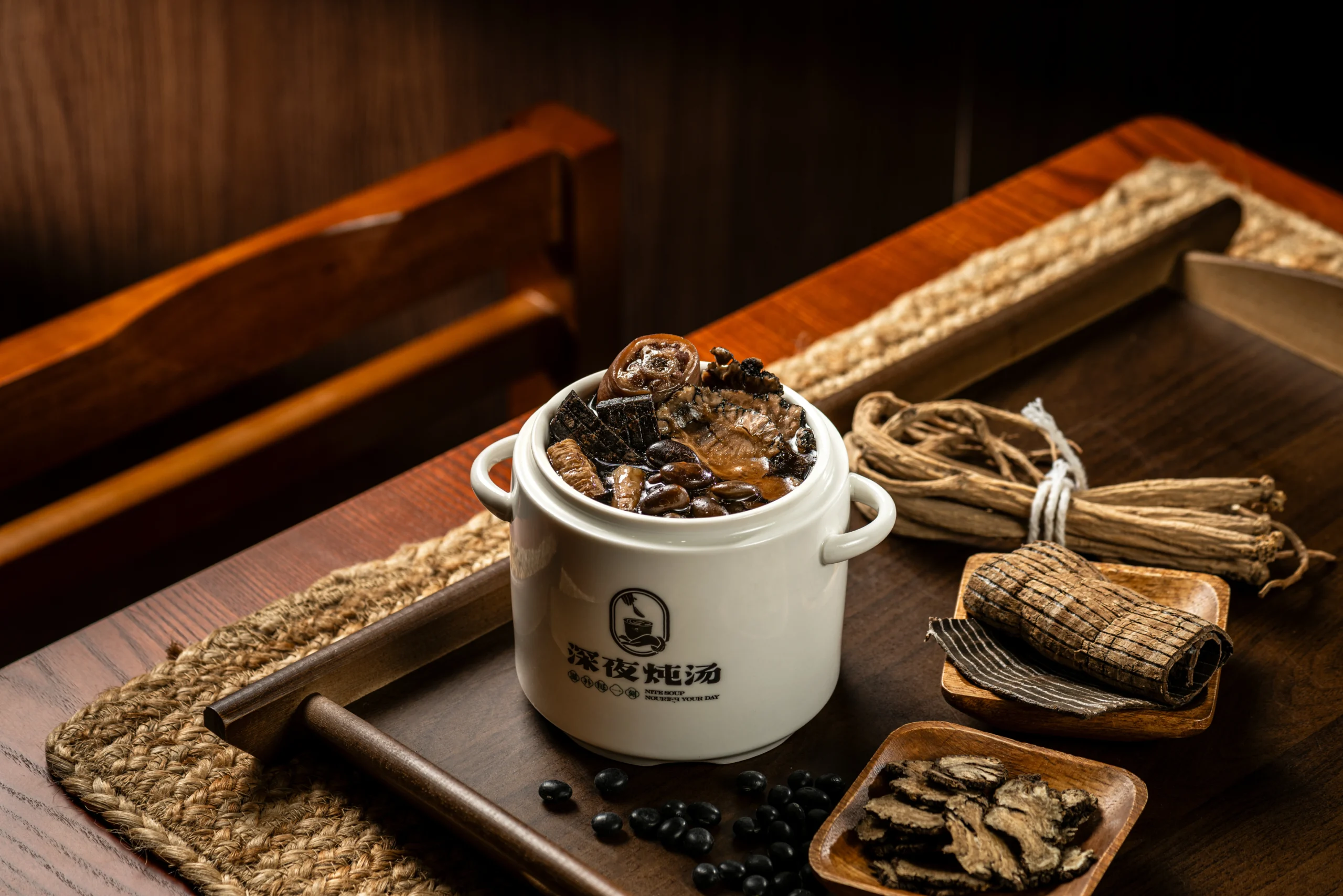 强腰益肾·固本培元｜杜仲川芎猪尾汤｜Strengthen Kidney & Back · Eucommia Tail Soup